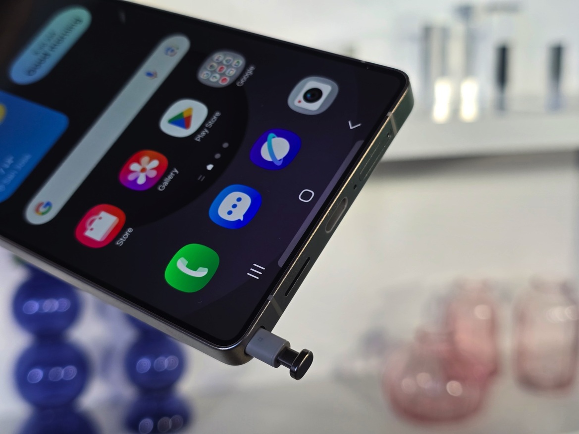 Hands-On With Samsung's Galaxy S25 Ultra, S25 Plus And S25, LIVE At Unpacked 2025