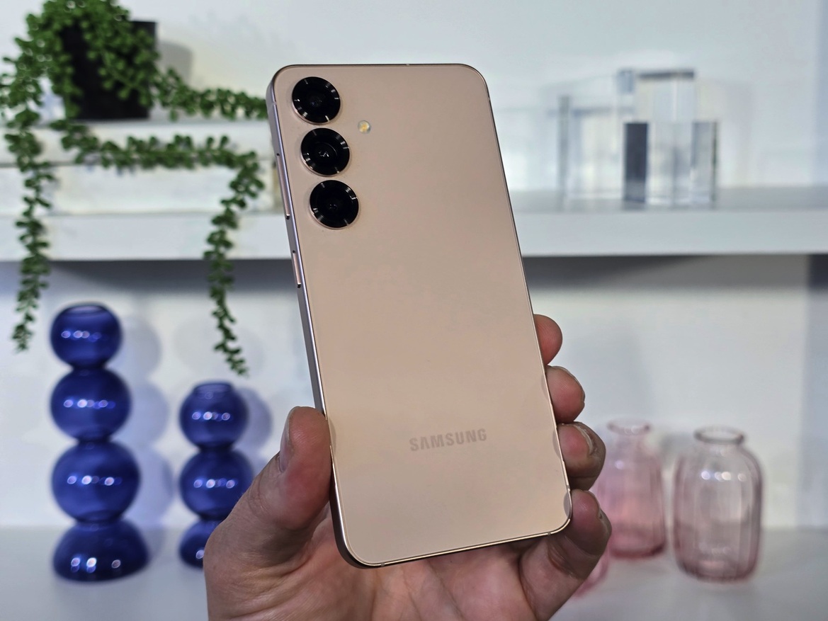 Hands-On With Samsung's Galaxy S25 Ultra, S25 Plus And S25, LIVE At Unpacked 2025