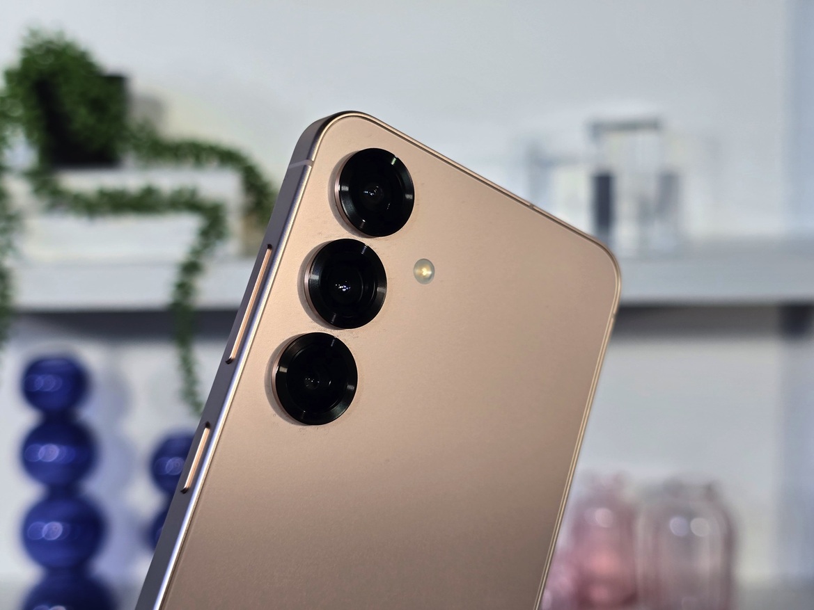 Hands-On With Samsung's Galaxy S25 Ultra, S25 Plus And S25, LIVE At Unpacked 2025