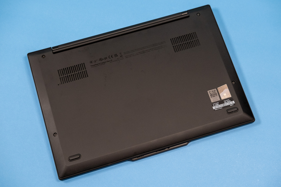 Lenovo ThinkPad X1 Carbon Gen 13 Aura Edition Review: Featherweight Elegance