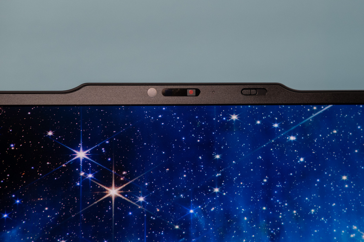 Lenovo ThinkPad X1 Carbon Gen 13 Aura Edition Review: Featherweight Elegance