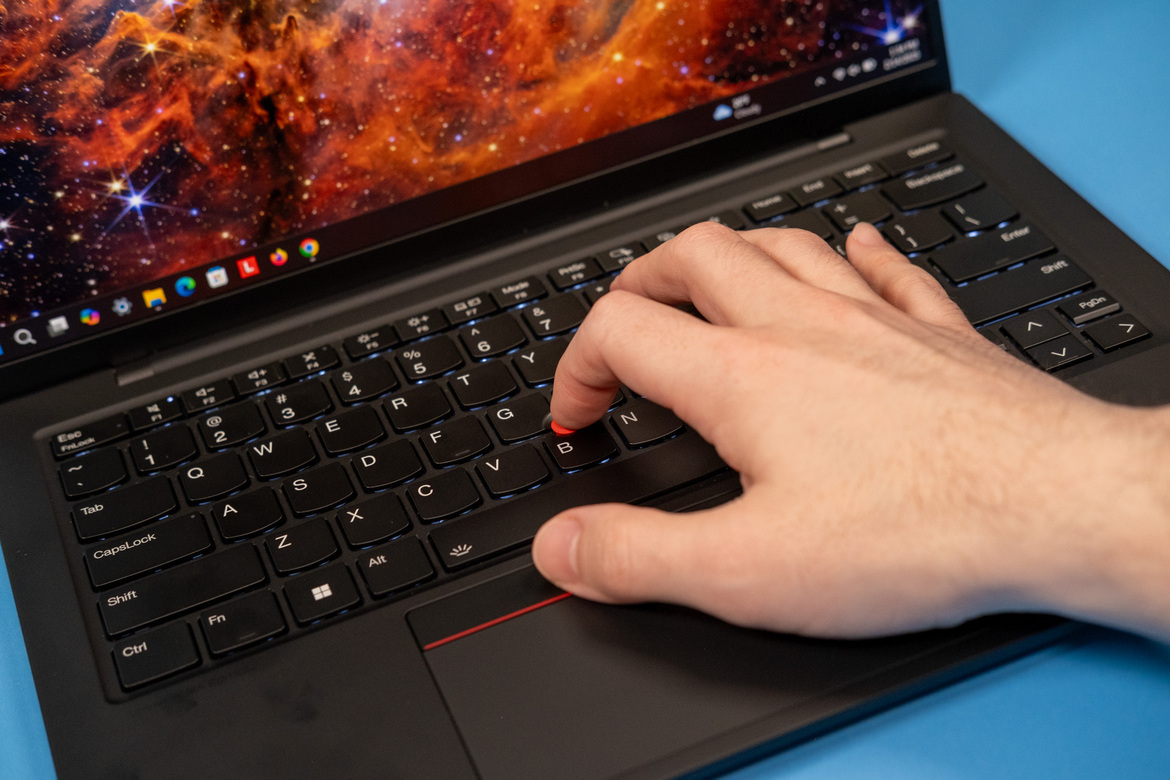 Lenovo ThinkPad X1 Carbon Gen 13 Aura Edition Review: Featherweight Elegance