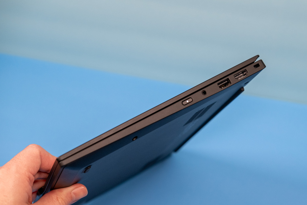 Lenovo ThinkPad X1 Carbon Gen 13 Aura Edition Review: Featherweight Elegance
