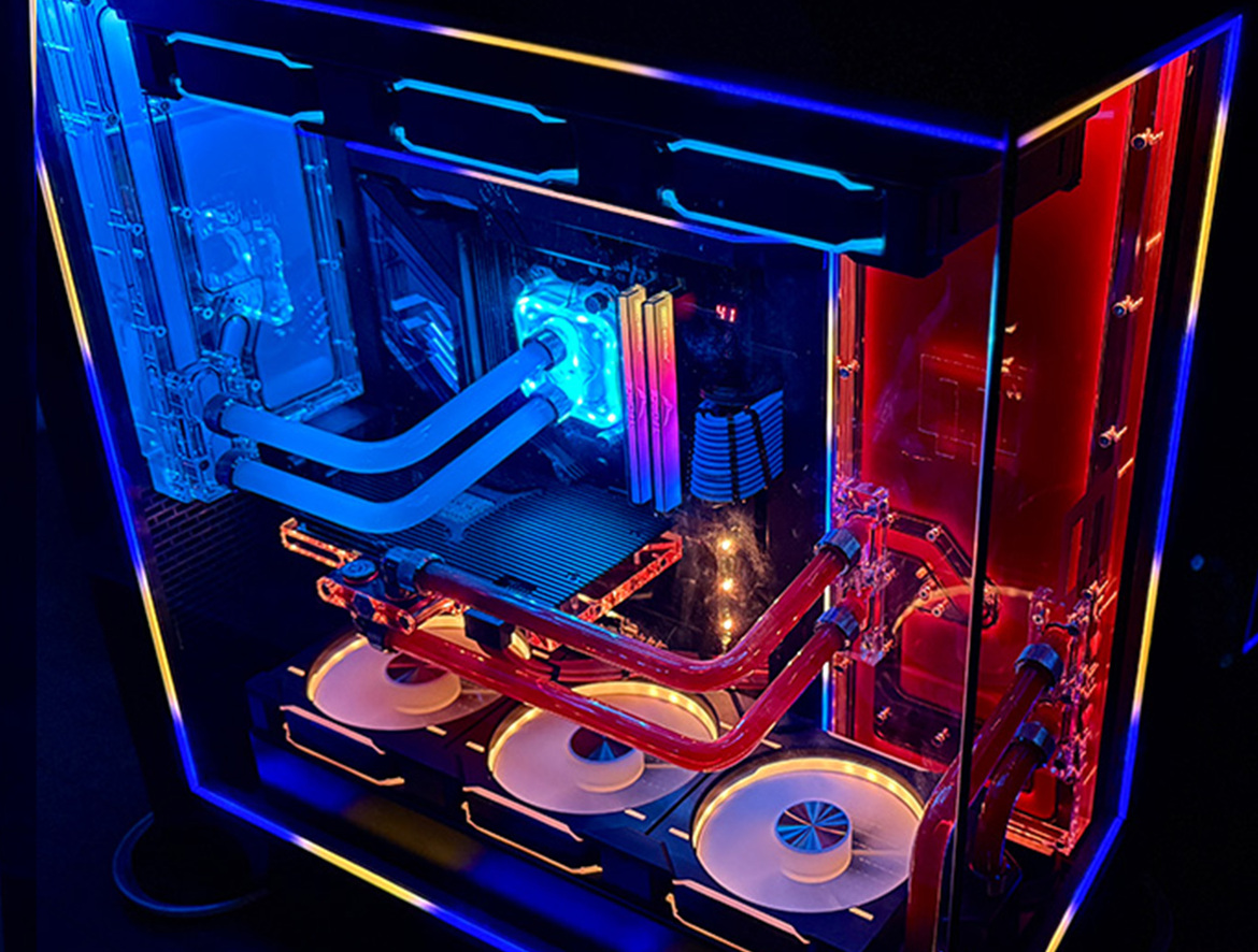 Maingear Apex Force Gaming PC: A Custom Liquid-Cooled Masterpiece