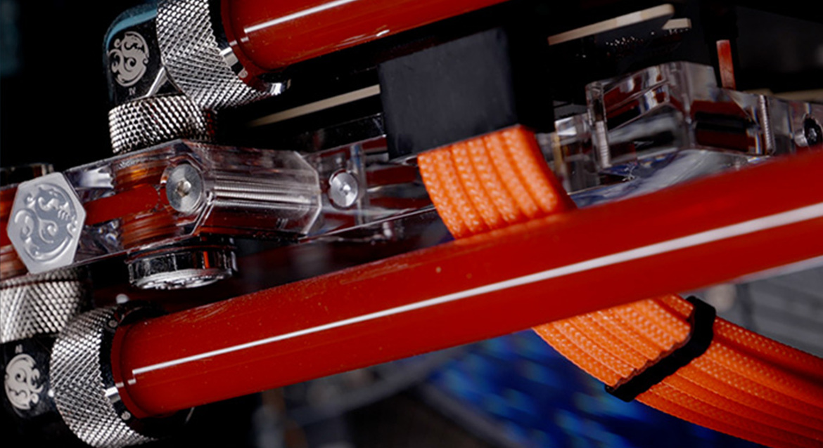 Maingear Apex Force Gaming PC: A Custom Liquid-Cooled Masterpiece