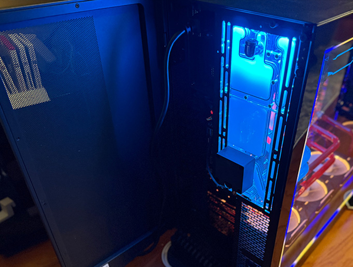 Maingear Apex Force Gaming PC: A Custom Liquid-Cooled Masterpiece