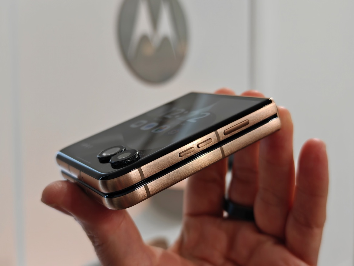 Hands-On Motorola's AI-infused (2025) Razr Ultra, Razr+ And Razr