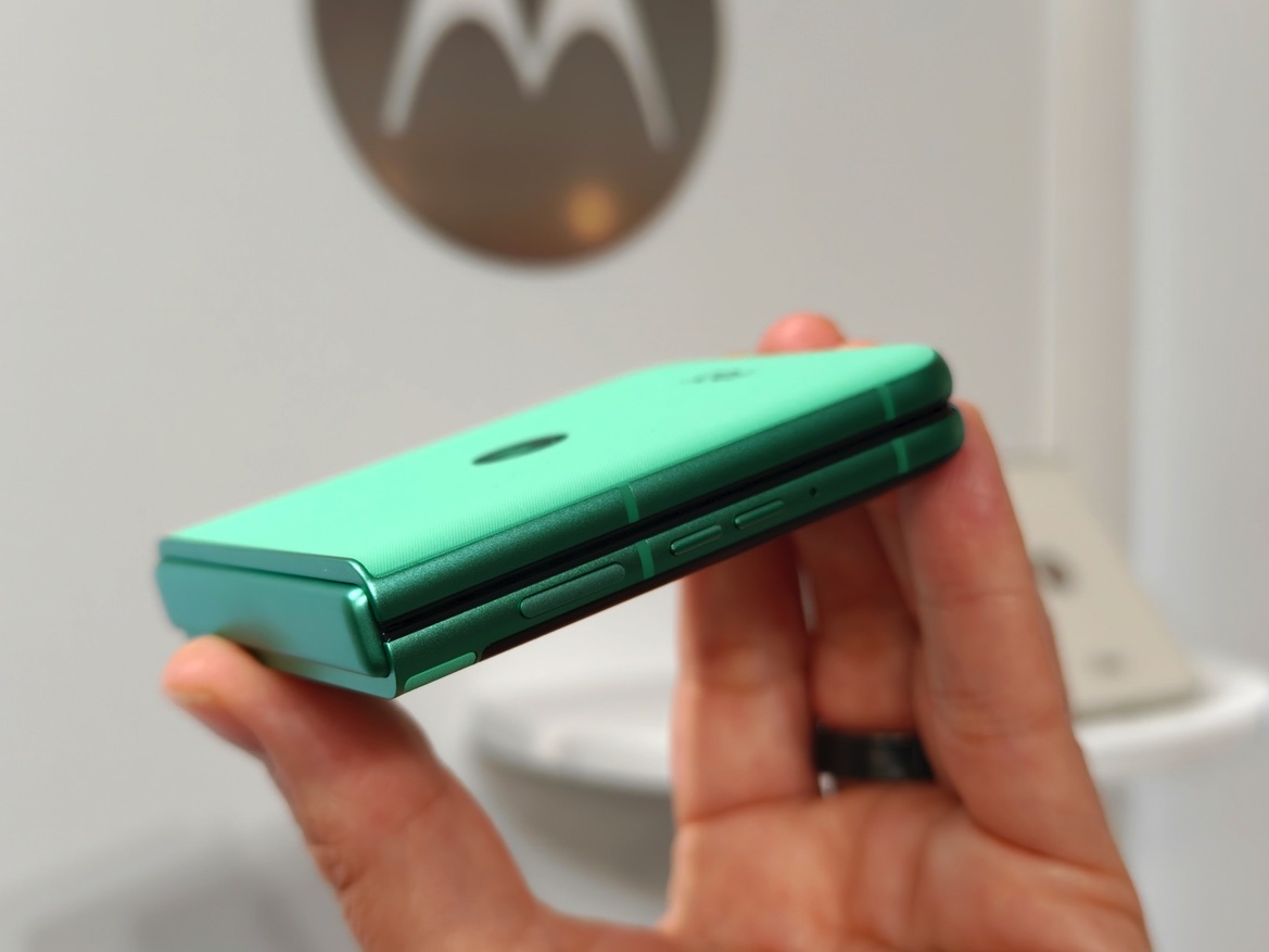 Hands-On Motorola's AI-infused (2025) Razr Ultra, Razr+ And Razr