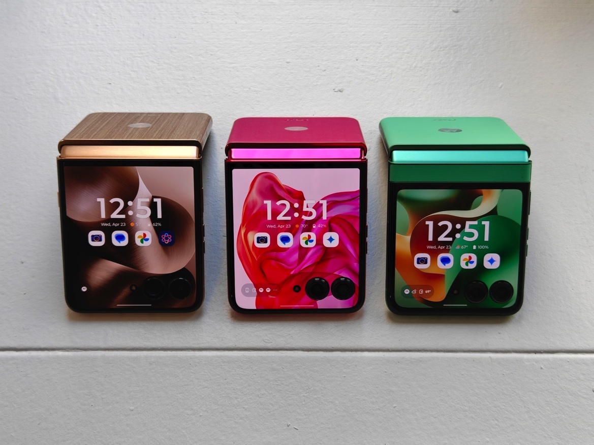 Hands-On Motorola's AI-infused (2025) Razr Ultra, Razr+ And Razr