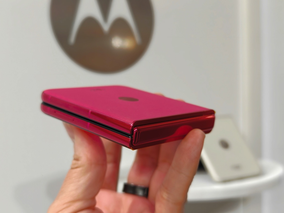Hands-On Motorola's AI-infused (2025) Razr Ultra, Razr+ And Razr