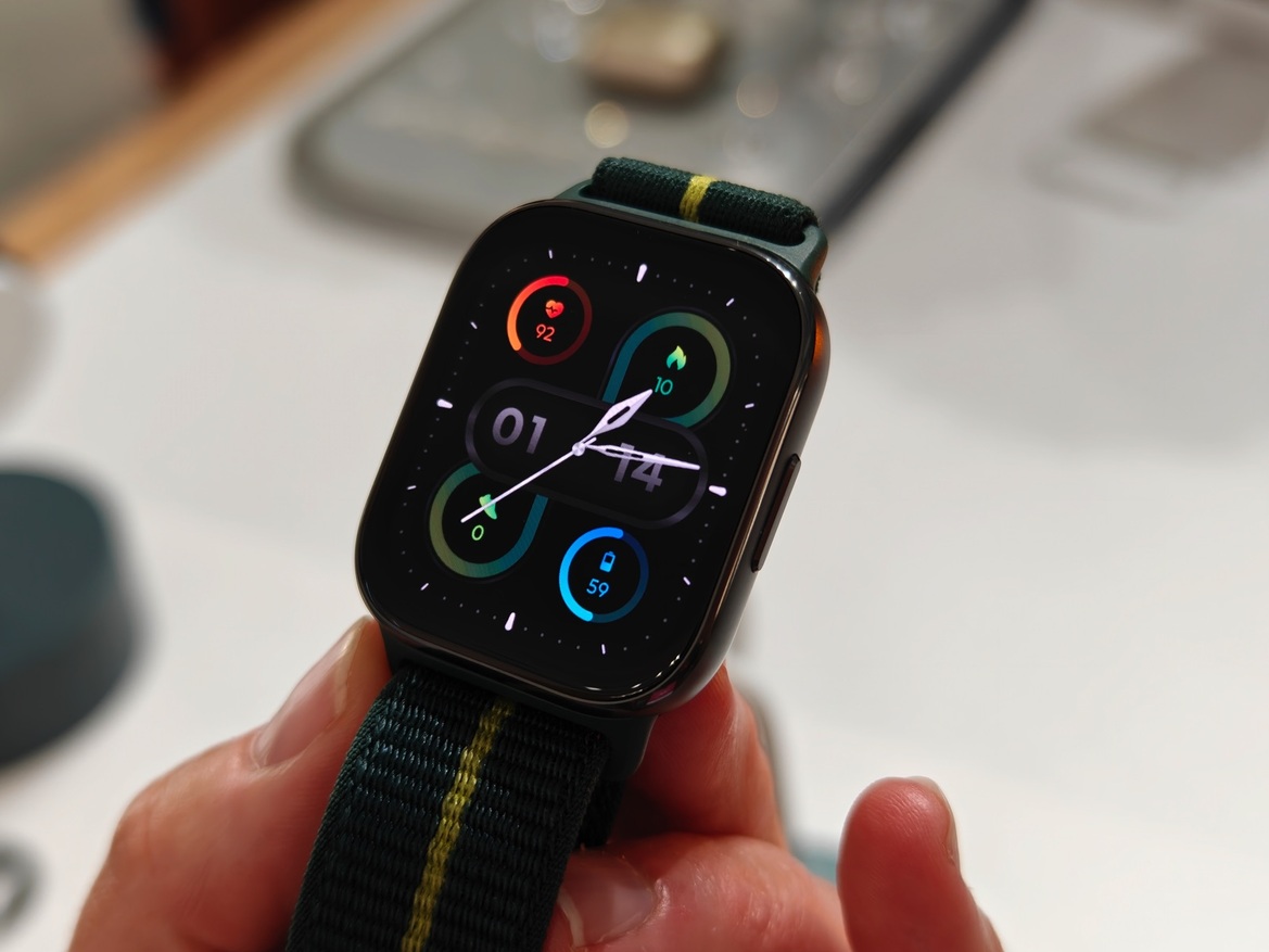 Hands-On Motorola's AI-infused (2025) Razr Ultra, Razr+ And Razr
