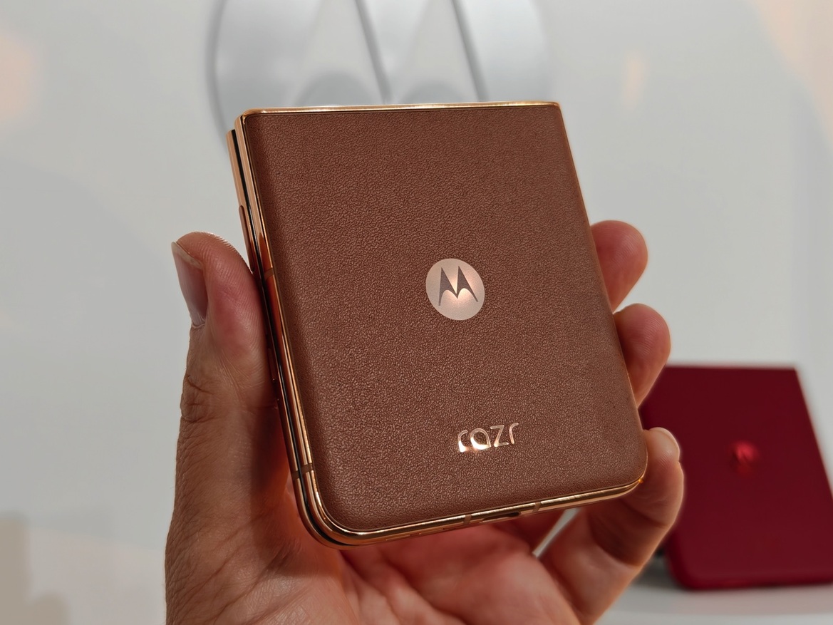 Hands-On Motorola's AI-infused (2025) Razr Ultra, Razr+ And Razr