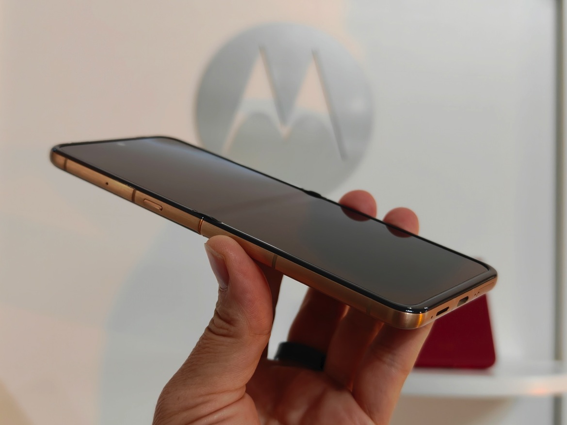 Hands-On Motorola's AI-infused (2025) Razr Ultra, Razr+ And Razr