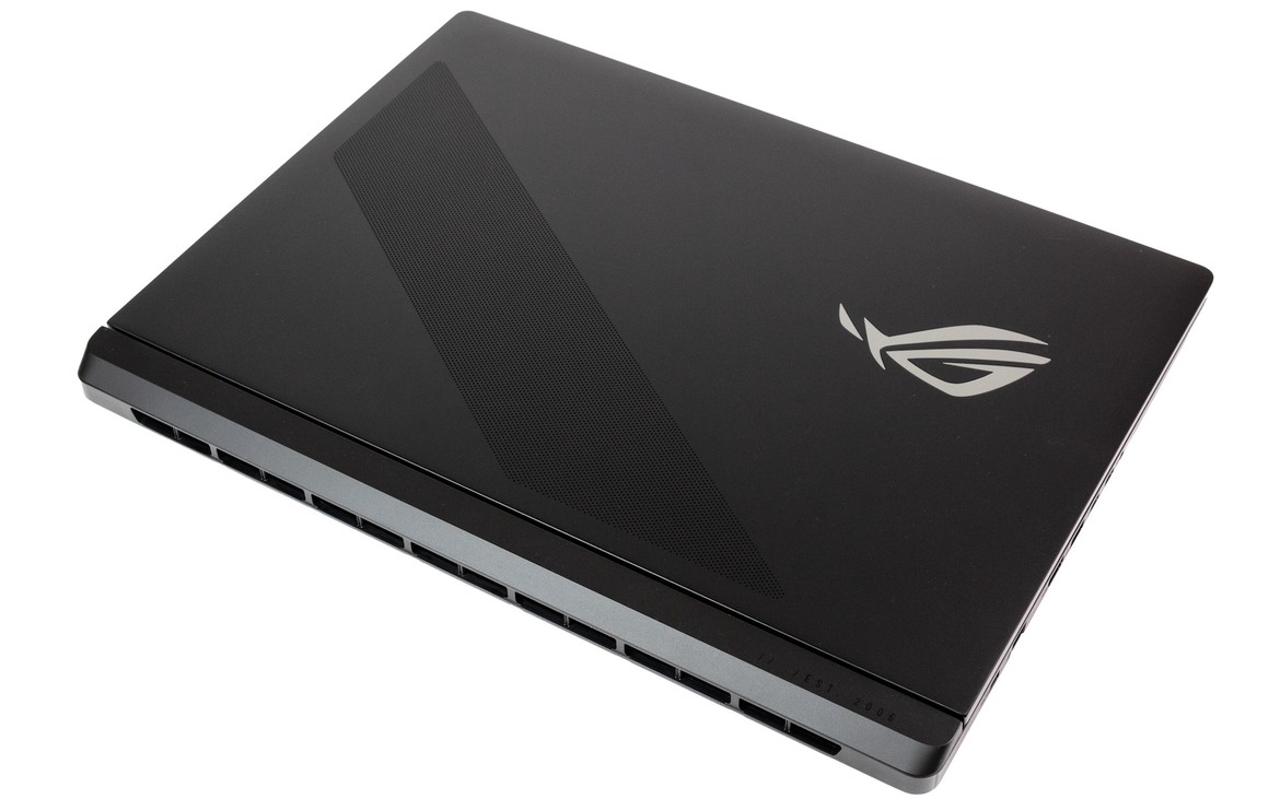 ASUS ROG Strix Scar 18 Review: RTX 5090 Infused Powerhouse