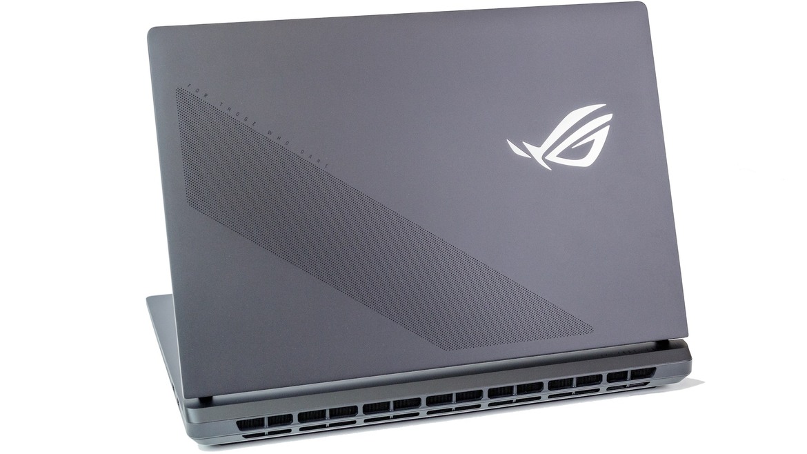 ASUS ROG Strix Scar 18 Review: RTX 5090 Infused Powerhouse