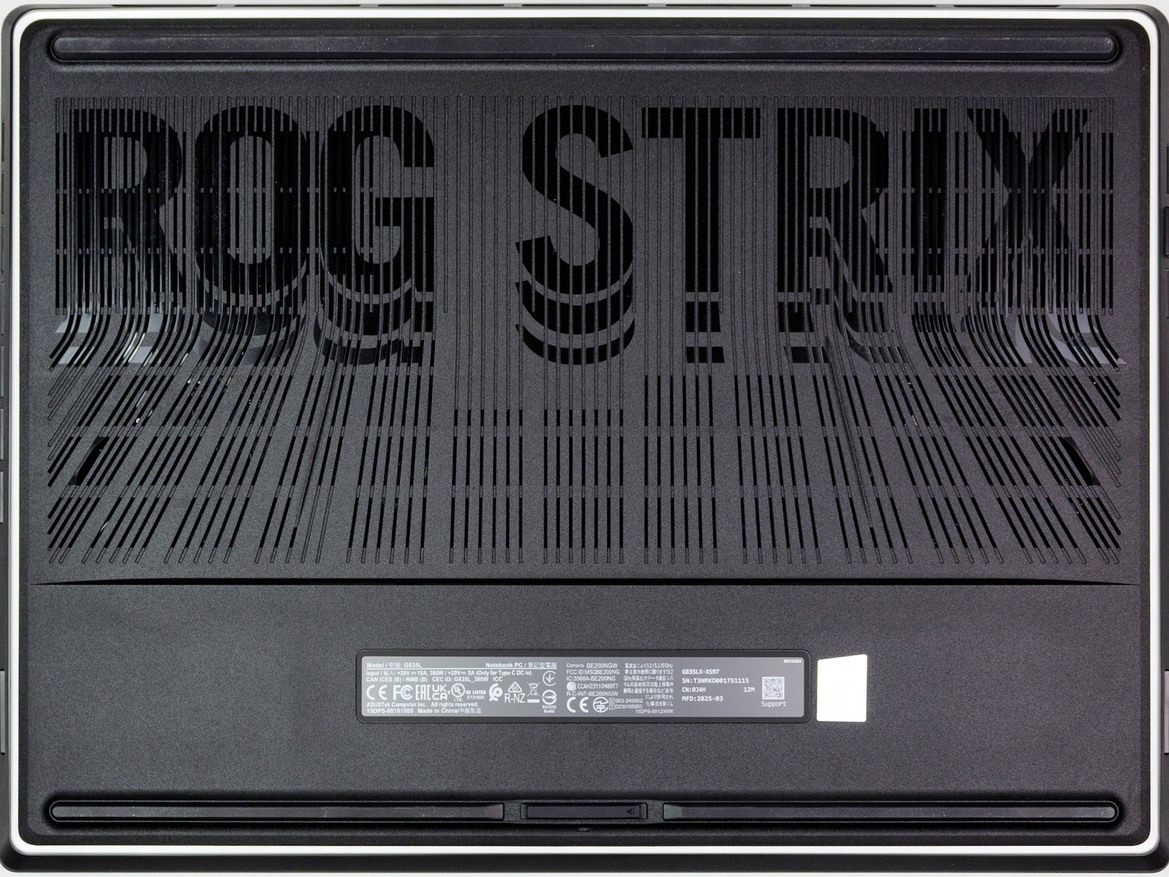 ASUS ROG Strix Scar 18 Review: RTX 5090 Infused Powerhouse