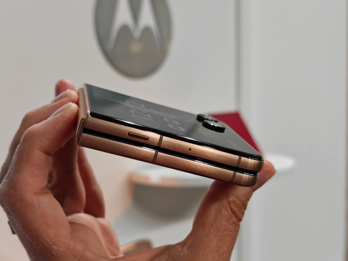 Moto Razr Ultra (2025) Review: A Masterful Folding Flip Phone