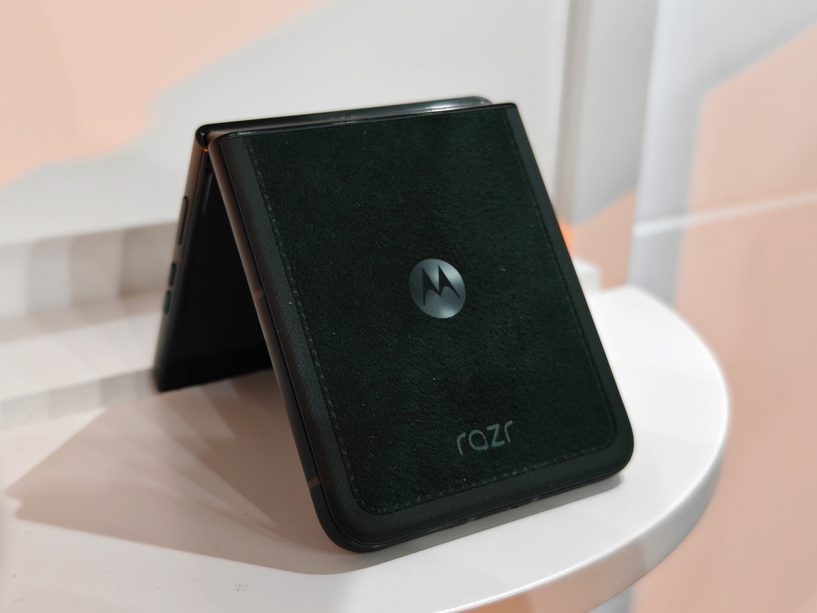 Moto Razr Ultra (2025) Review: A Masterful Folding Flip Phone