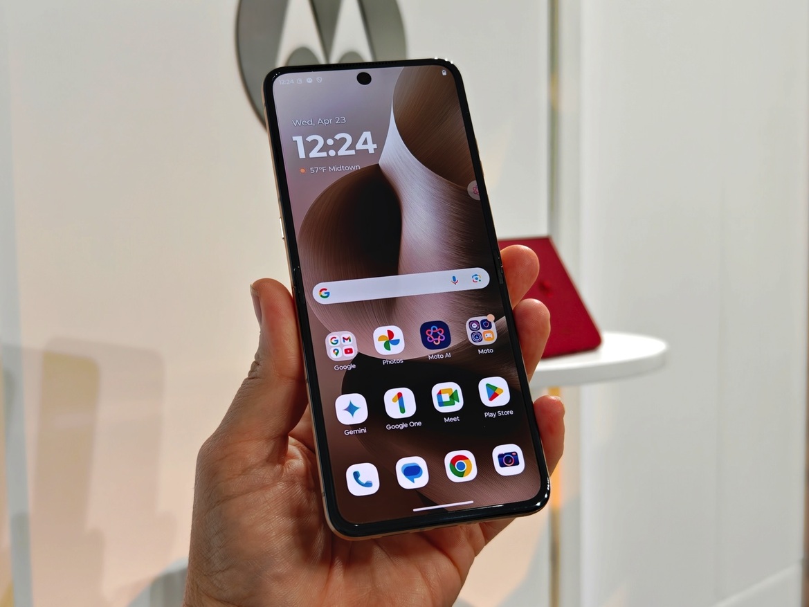 Moto Razr Ultra (2025) Review: A Masterful Folding Flip Phone