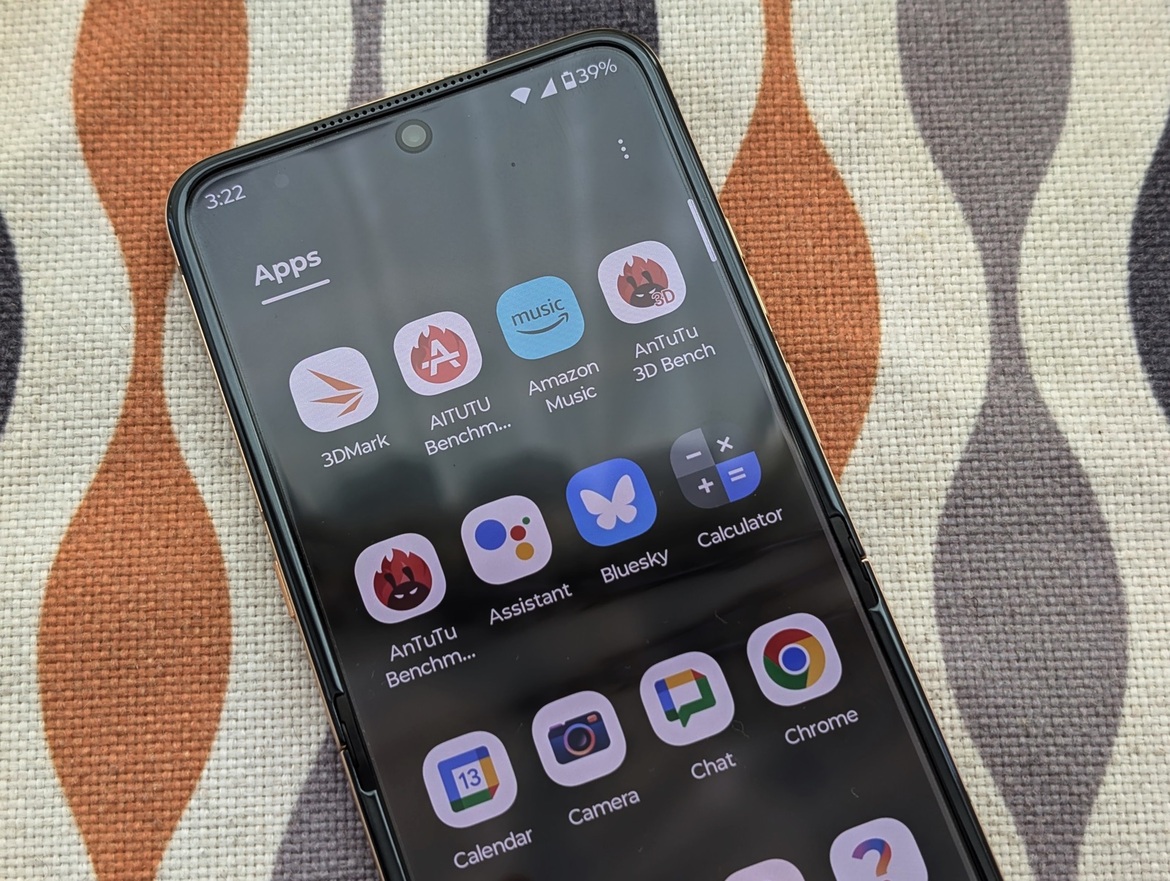 Moto Razr Ultra (2025) Review: A Masterful Folding Flip Phone