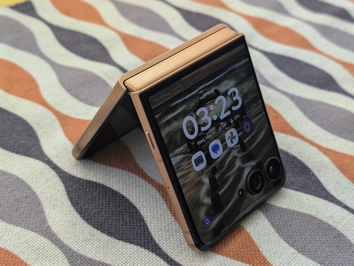 Moto Razr Ultra (2025) Review: A Masterful Folding Flip Phone