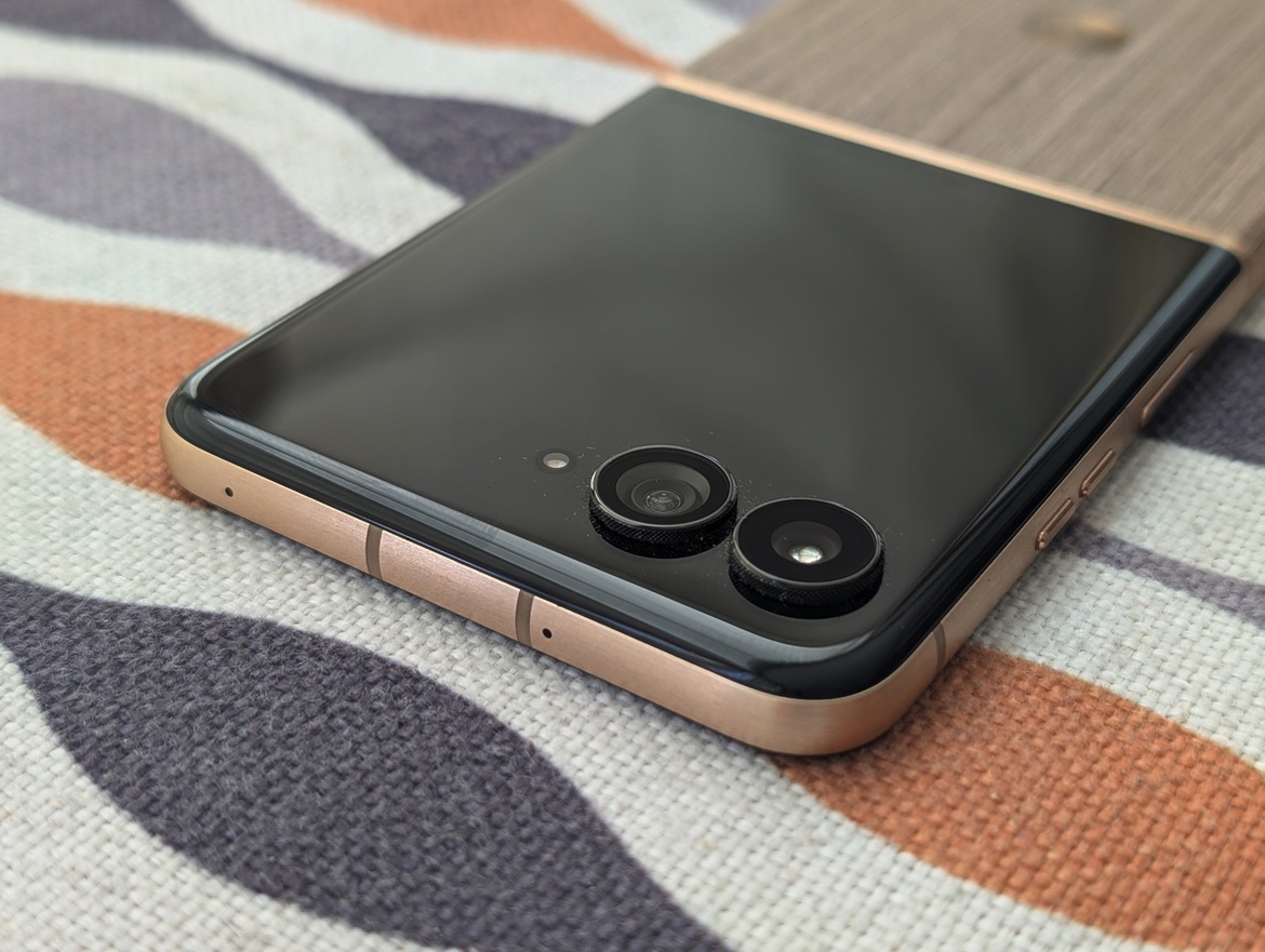 Moto Razr Ultra (2025) Review: A Masterful Folding Flip Phone