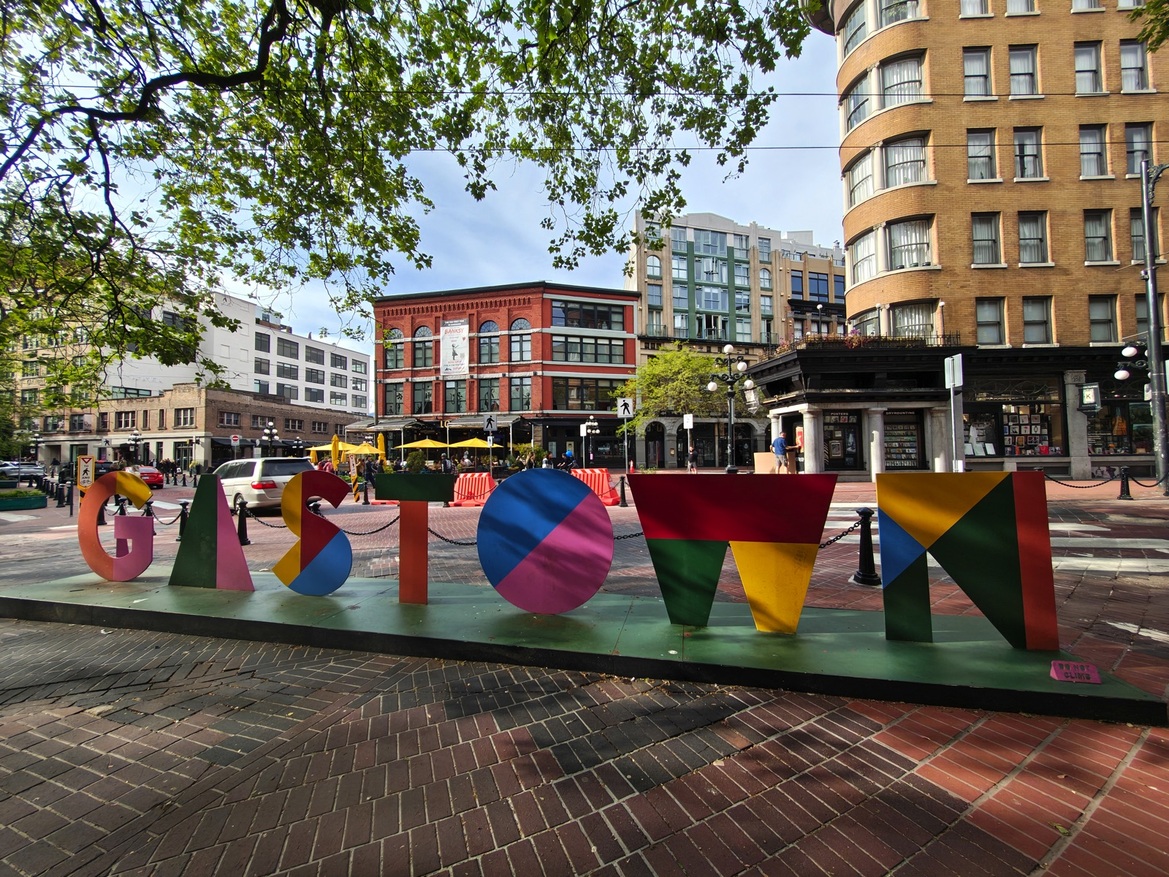 Moto Razr Ultra (2025) Review: A Masterful Folding Flip Phone