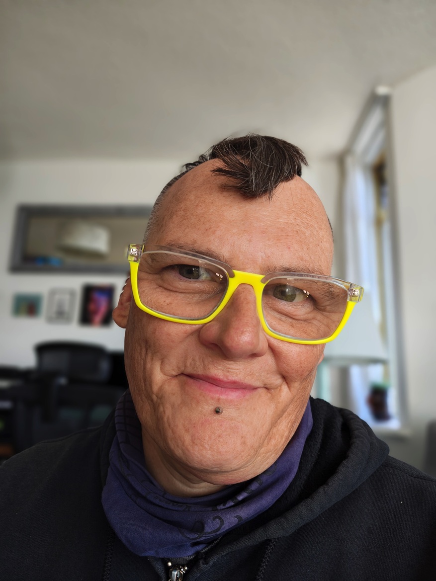 Moto Razr Ultra (2025) Review: A Masterful Folding Flip Phone