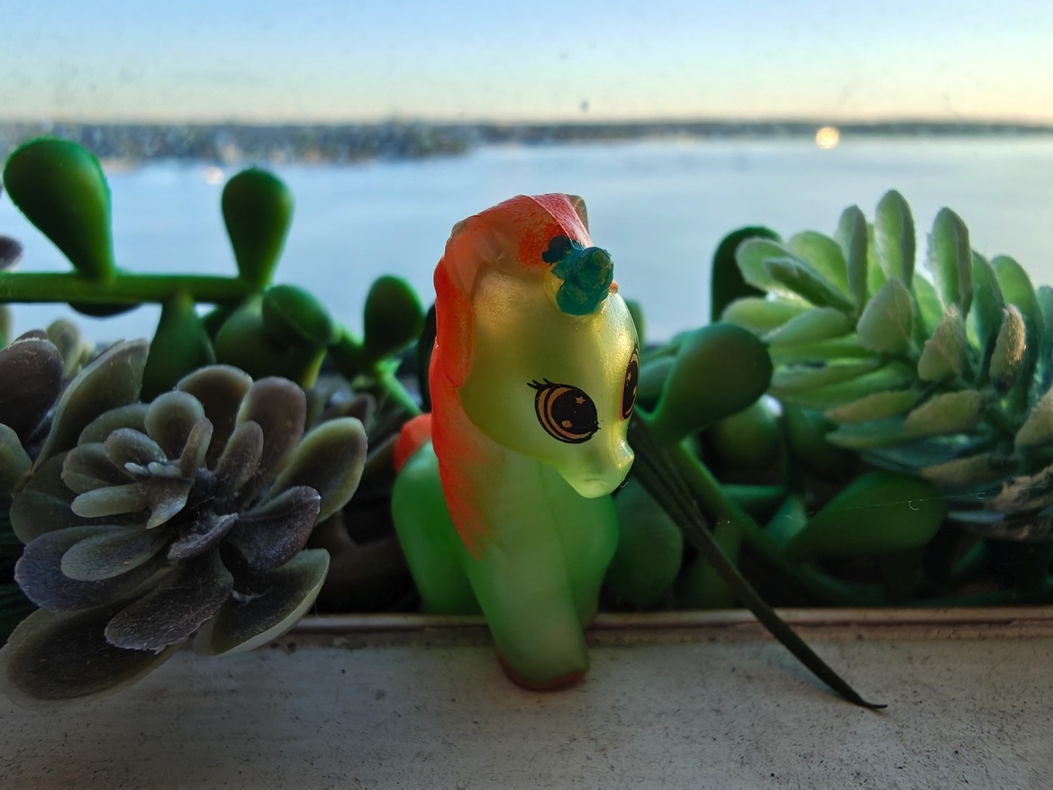 Moto Razr Ultra (2025) Review: A Masterful Folding Flip Phone