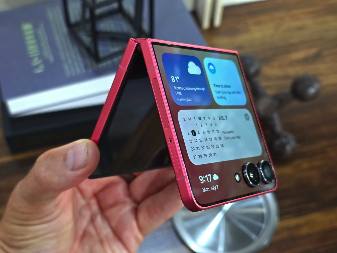 An Exciting Hands-On: Samsung Galaxy Z Fold7, Flip7, Flip7 FE & Watch8 Debut