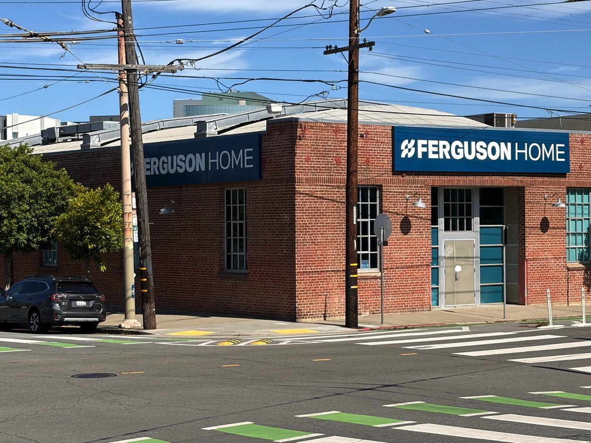 iPhone Air Review: Apple’s Slimmest iPhone Is A Design Triumph With Tradeoffs