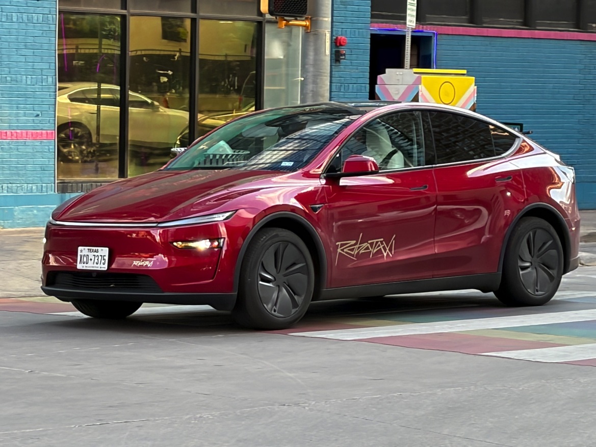 iPhone Air Review: Apple’s Slimmest iPhone Is A Design Triumph With Tradeoffs