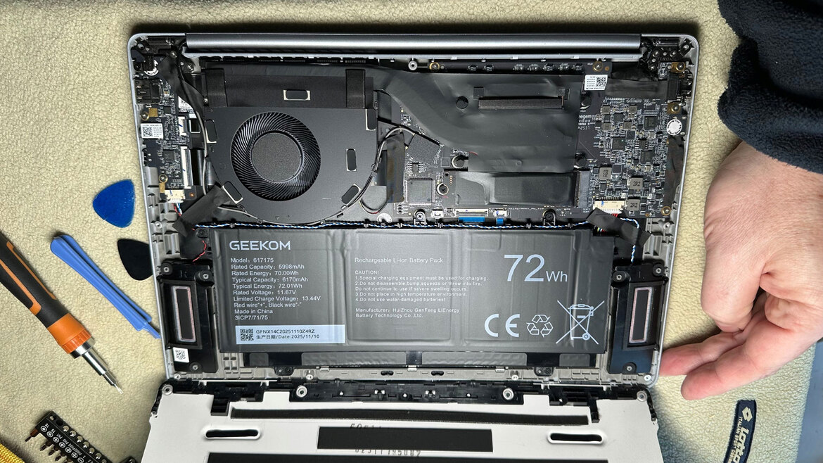 GeekBook X14 Pro Review: Geekom’s First Featherweight Alloy Laptop