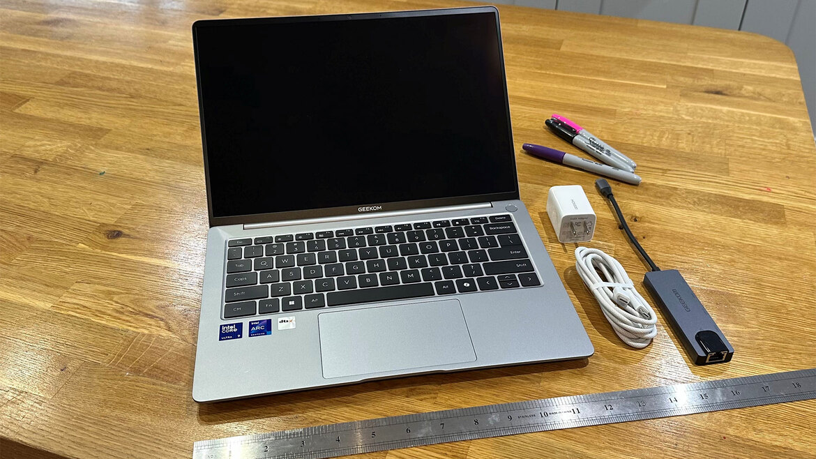 GeekBook X14 Pro Review: Geekom’s First Featherweight Alloy Laptop
