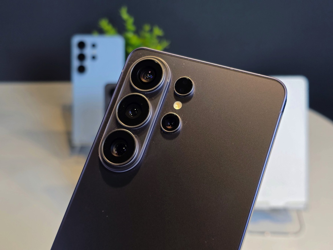 Samsung Galaxy S26 Series Hands-On With Buds 4 Live At Unpacked 2026