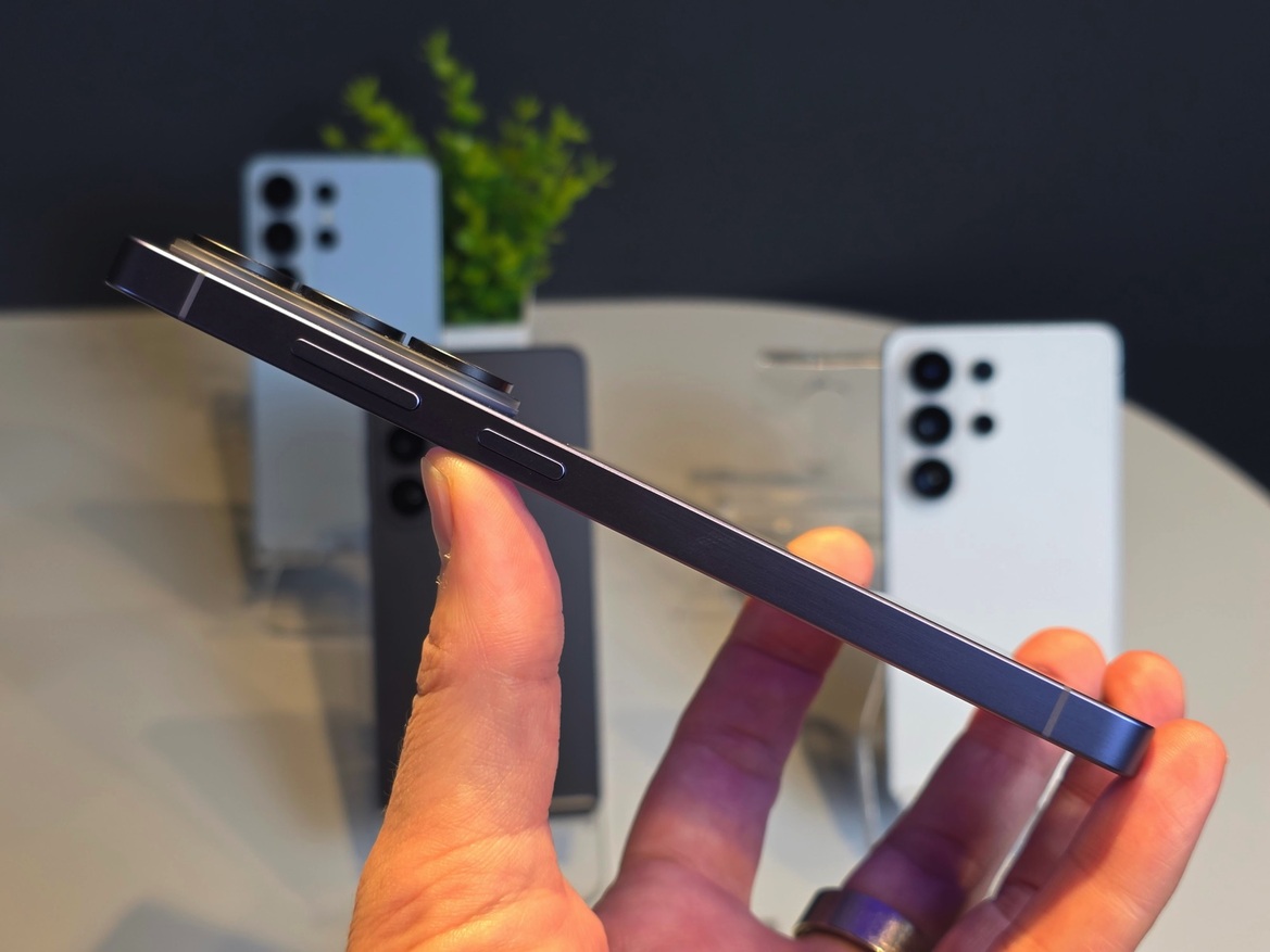 Samsung Galaxy S26 Series Hands-On With Buds 4 Live At Unpacked 2026