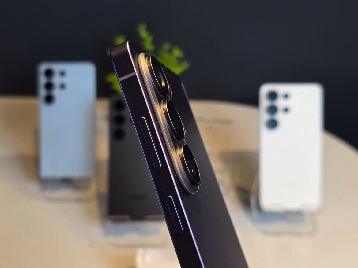 Samsung Galaxy S26 Series Hands-On With Buds 4 Live At Unpacked 2026