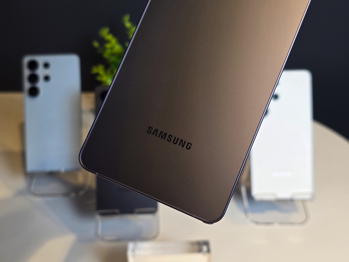 Samsung Galaxy S26 Series Hands-On With Buds 4 Live At Unpacked 2026