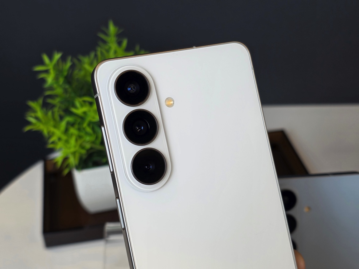 Samsung Galaxy S26 Series Hands-On With Buds 4 Live At Unpacked 2026