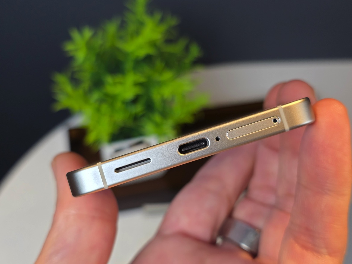 Samsung Galaxy S26 Series Hands-On With Buds 4 Live At Unpacked 2026