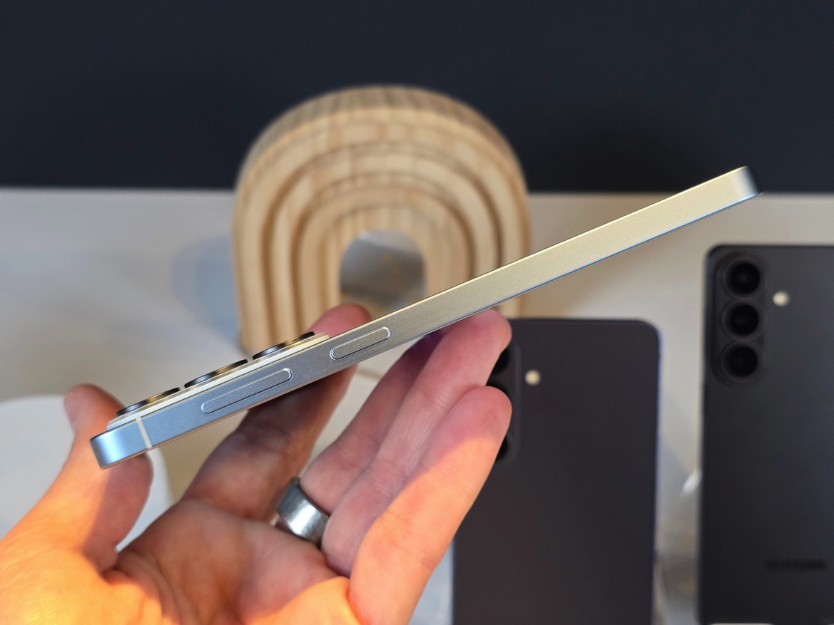 Samsung Galaxy S26 Series Hands-On With Buds 4 Live At Unpacked 2026