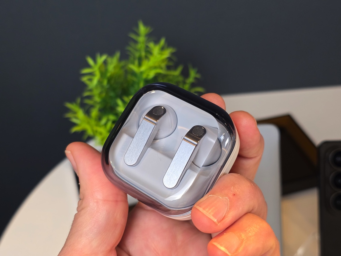 Samsung Galaxy S26 Series Hands-On With Buds 4 Live At Unpacked 2026