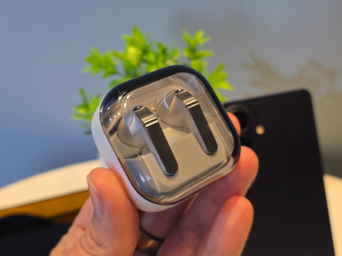 Samsung Galaxy S26 Series Hands-On With Buds 4 Live At Unpacked 2026