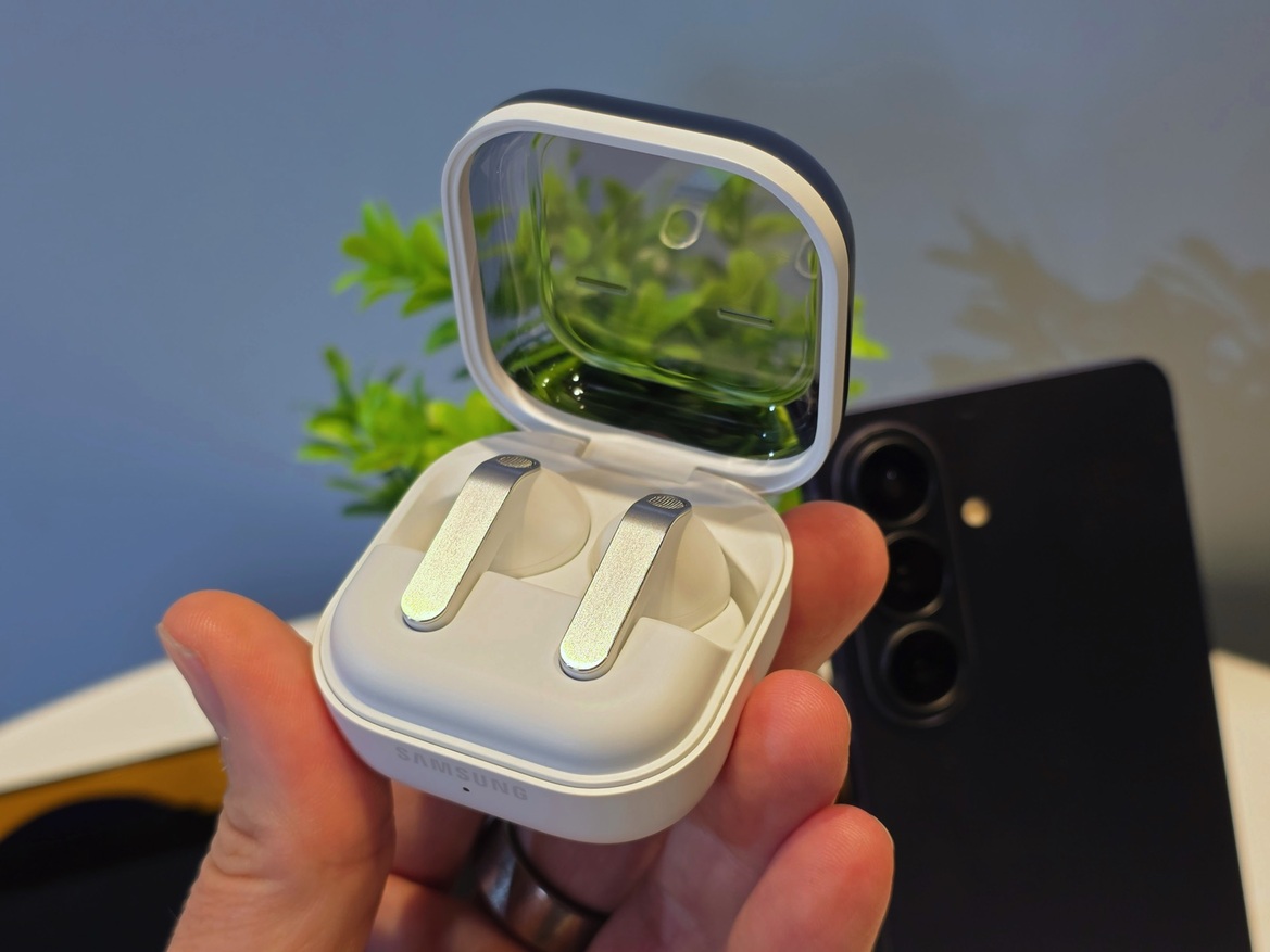 Samsung Galaxy S26 Series Hands-On With Buds 4 Live At Unpacked 2026