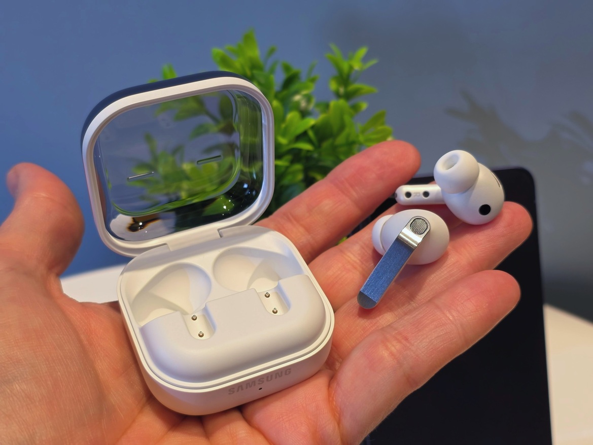 Samsung Galaxy S26 Series Hands-On With Buds 4 Live At Unpacked 2026