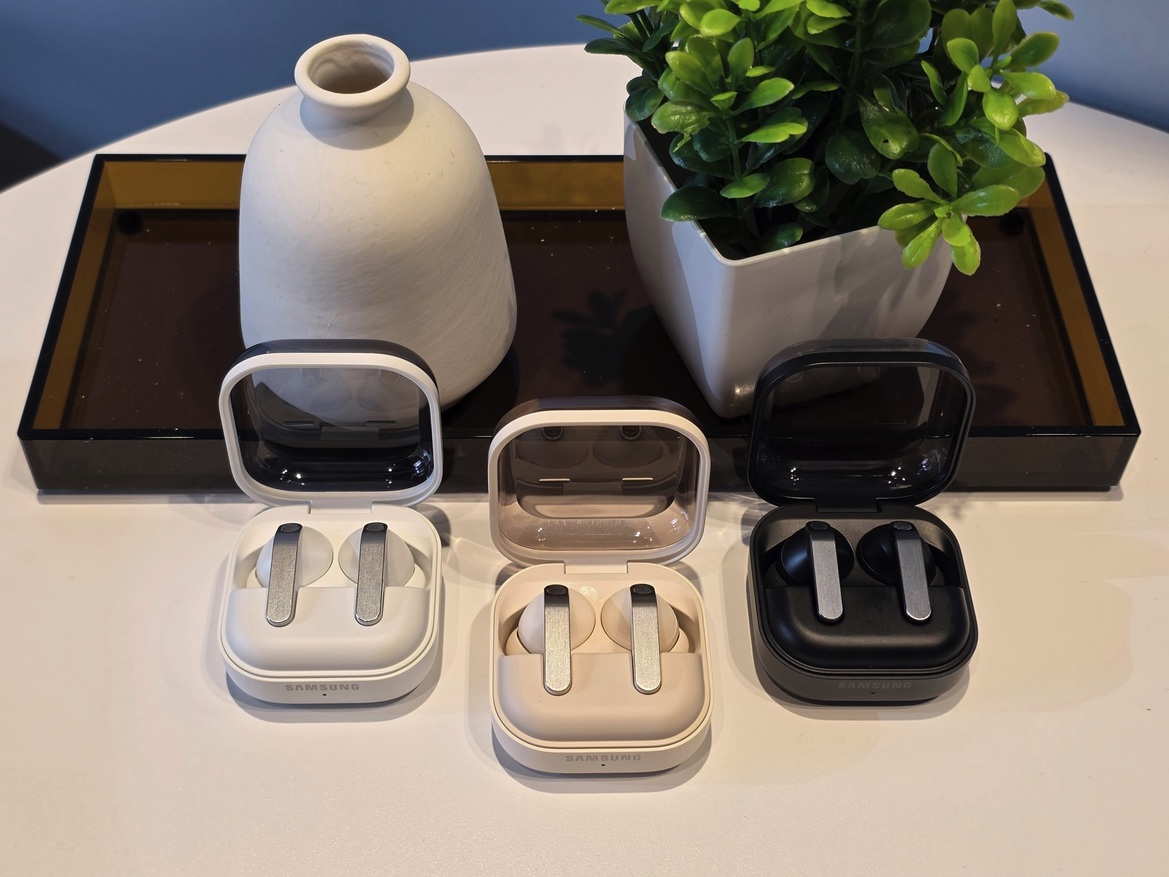 Samsung Galaxy S26 Series Hands-On With Buds 4 Live At Unpacked 2026