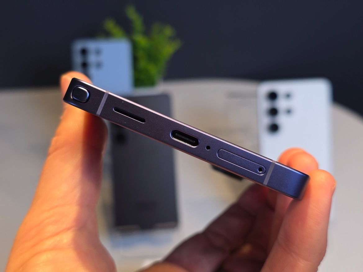 Samsung Galaxy S26 Ultra Review: Powerful, Familiar Flagship