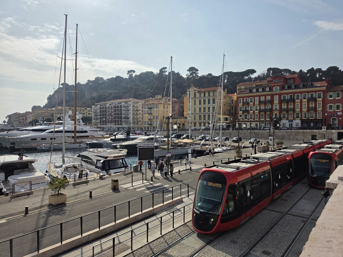 Samsung Galaxy S26 Ultra Review: Powerful, Familiar Flagship