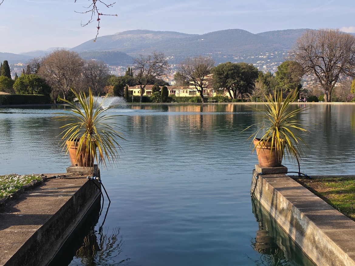 Samsung Galaxy S26 Ultra Review: Powerful, Familiar Flagship