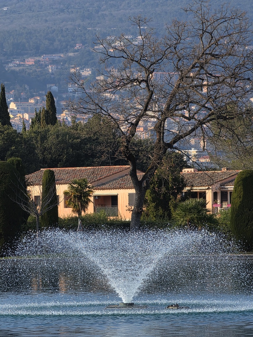 Samsung Galaxy S26 Ultra Review: Powerful, Familiar Flagship